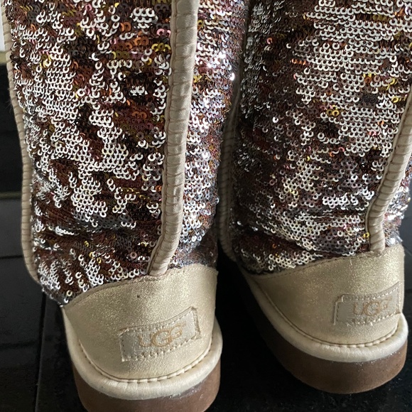 UGG Classic II Short Glitter Boots - Picture 1 of 10